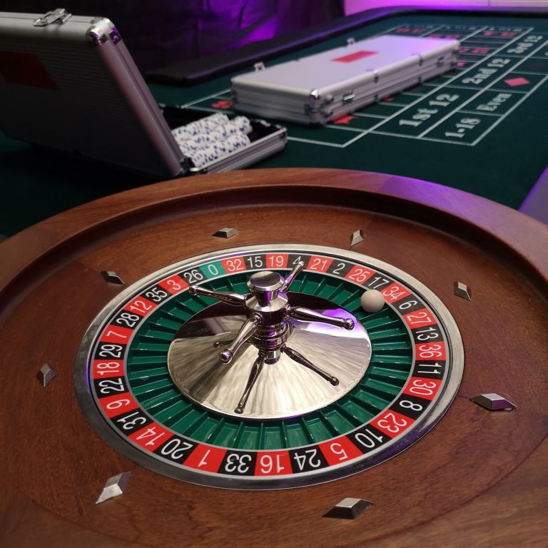 pokeri pöytä hinta