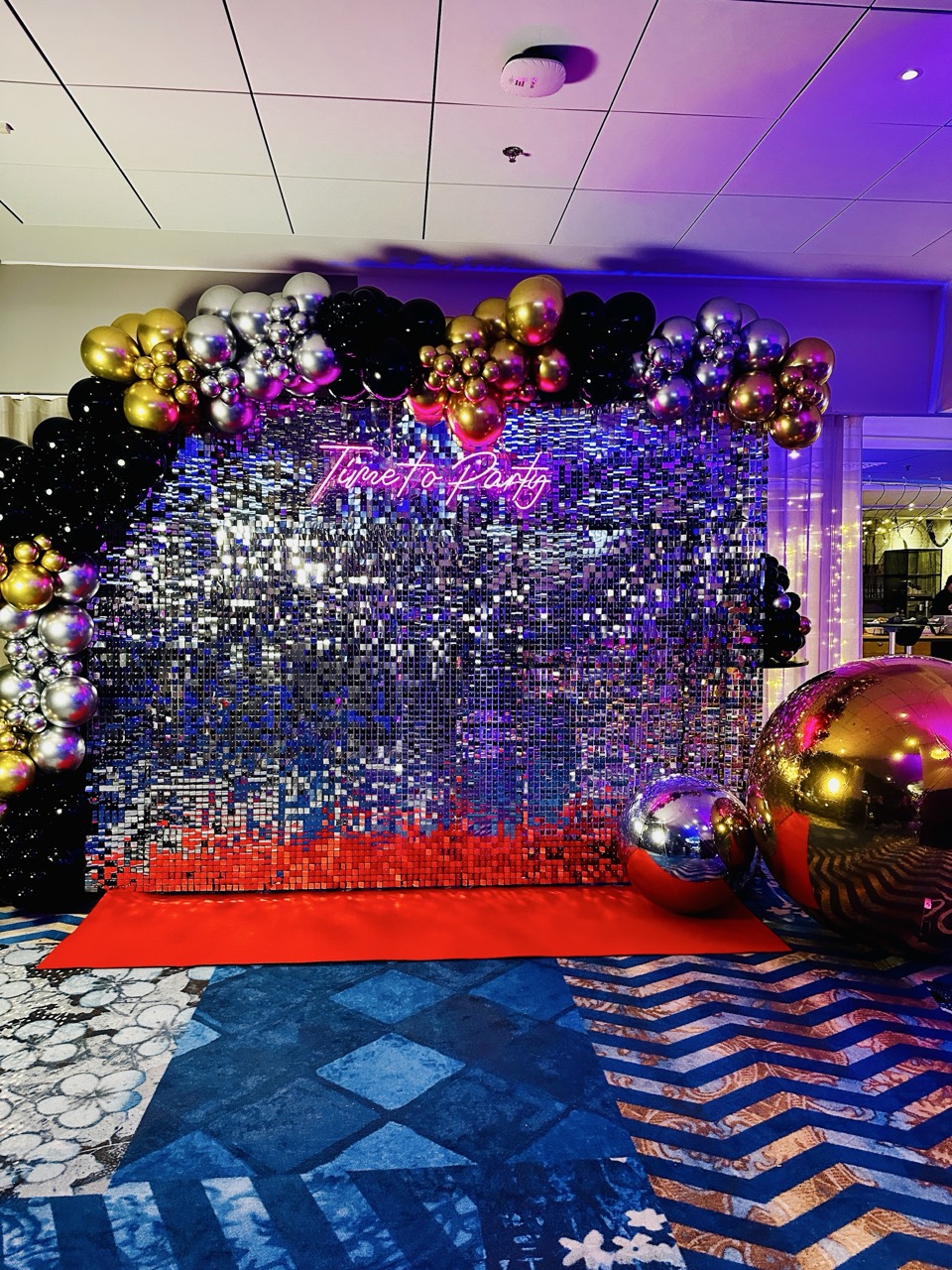 ilmapallokaari ja ilmapallokoristeet