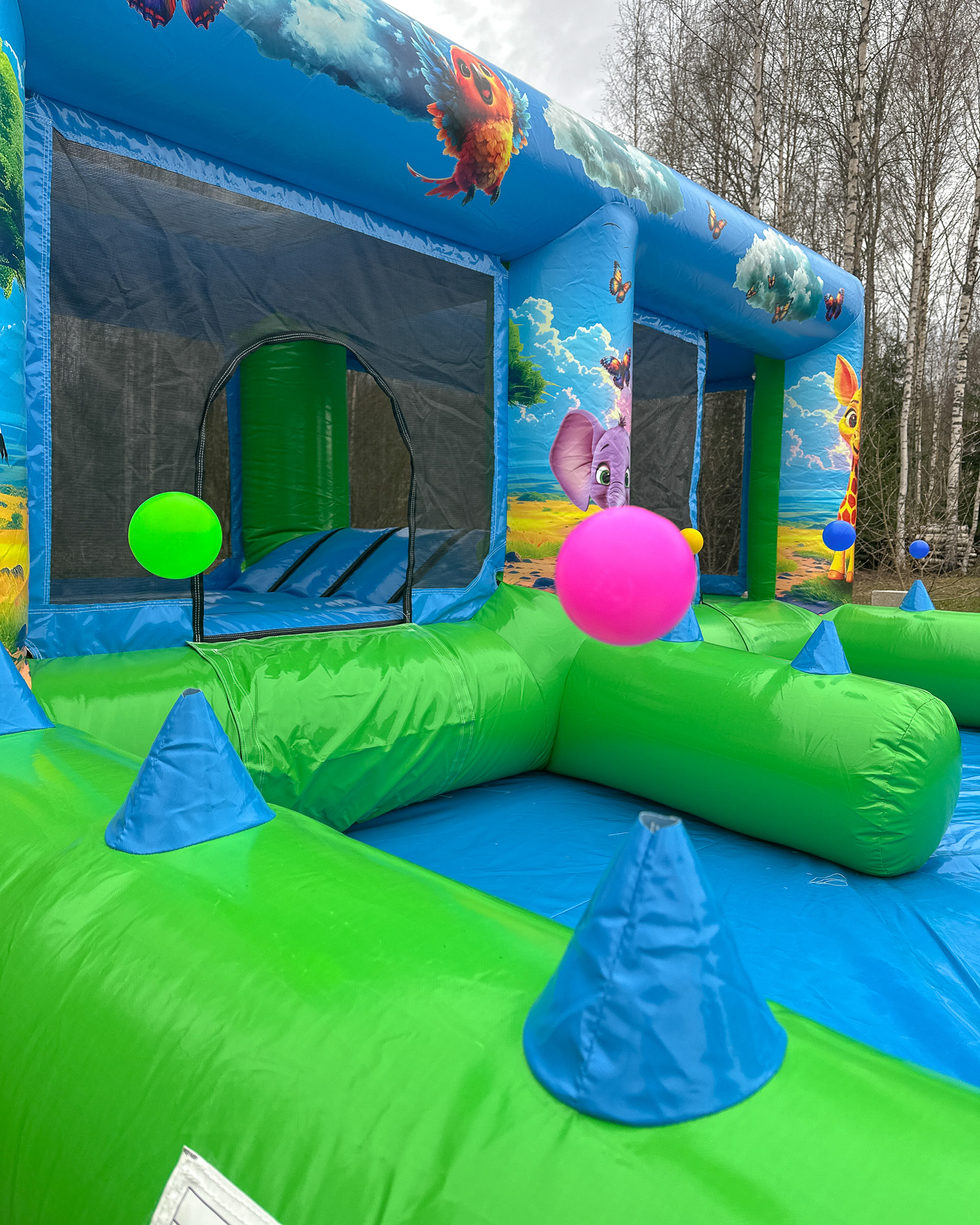 pomppulinna sisälle