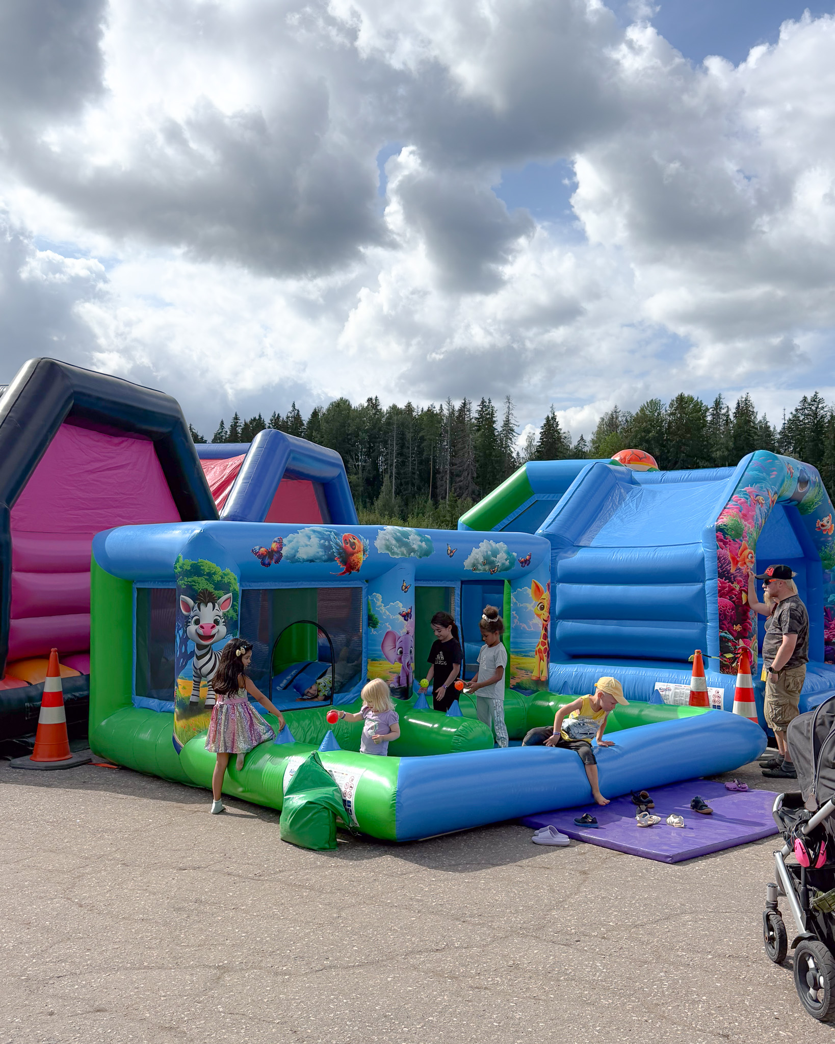 pomppulinna sisälle