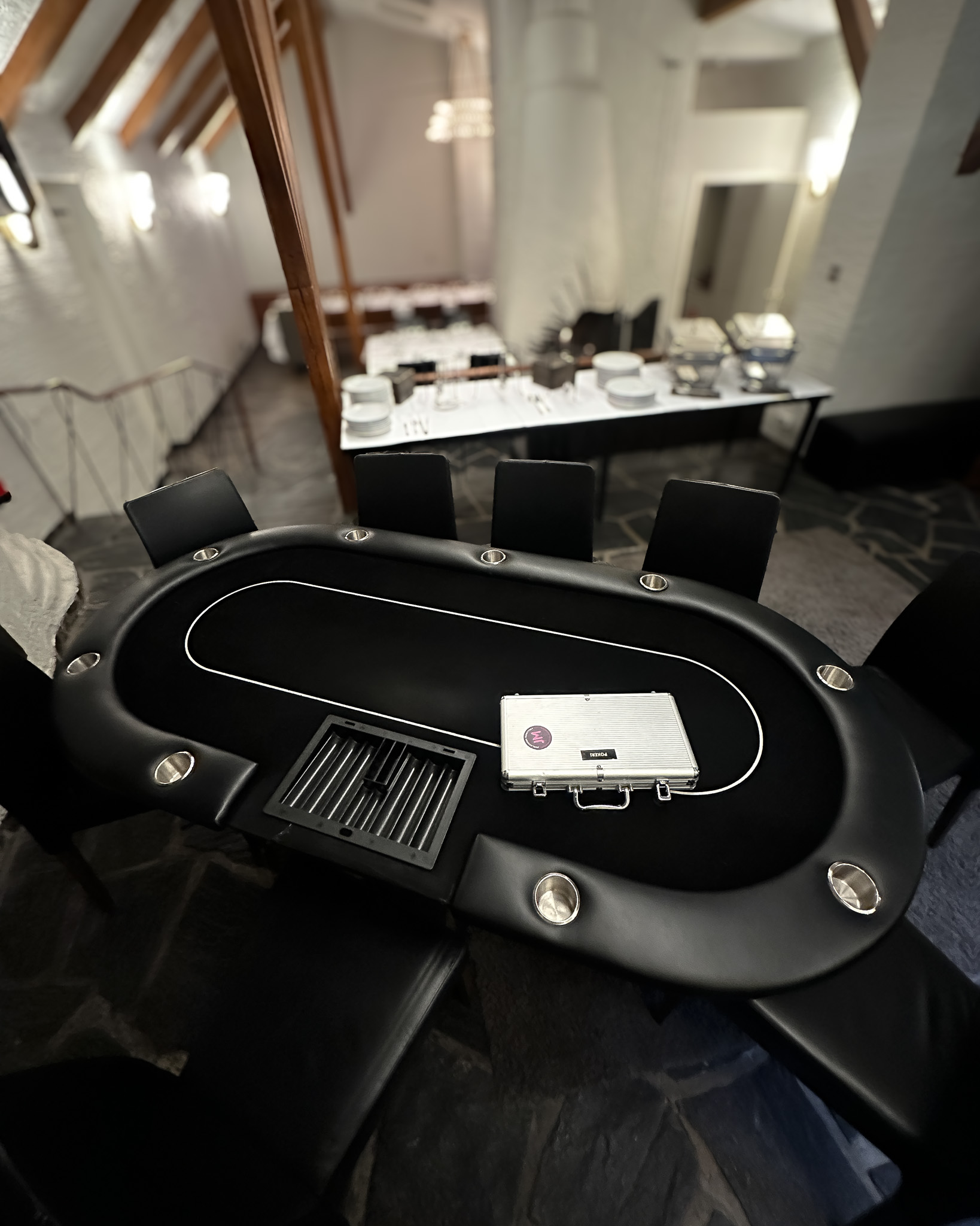 pokeripöytä